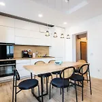 Artistic Touches Hideaway - Politehnica Park Views Apartman Bukarest