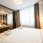 Artistic Touches Hideaway - Politehnica Park Views
