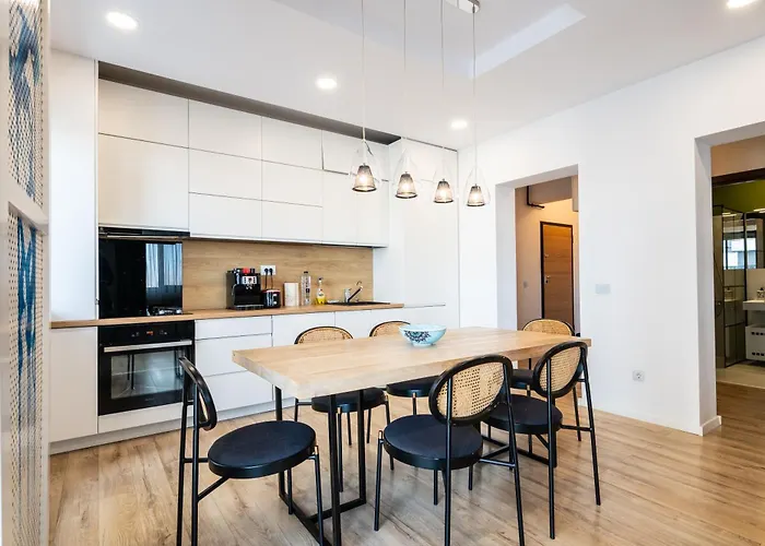 Artistic Touches Hideaway - Politehnica Park Views Apartment Bucharest