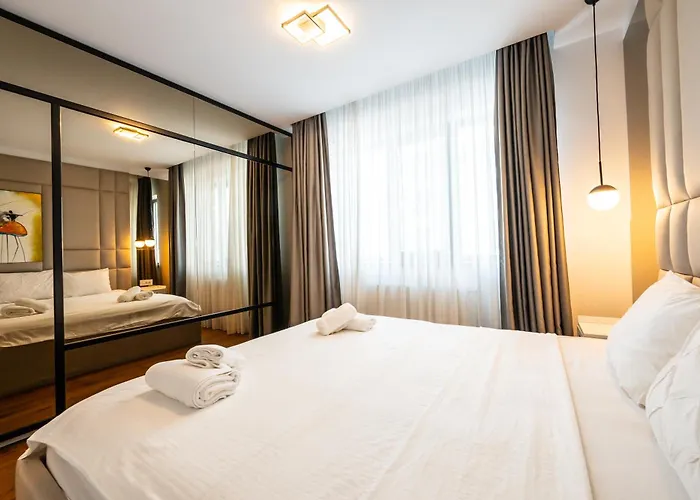 Artistic Touches Hideaway - Politehnica Park Views