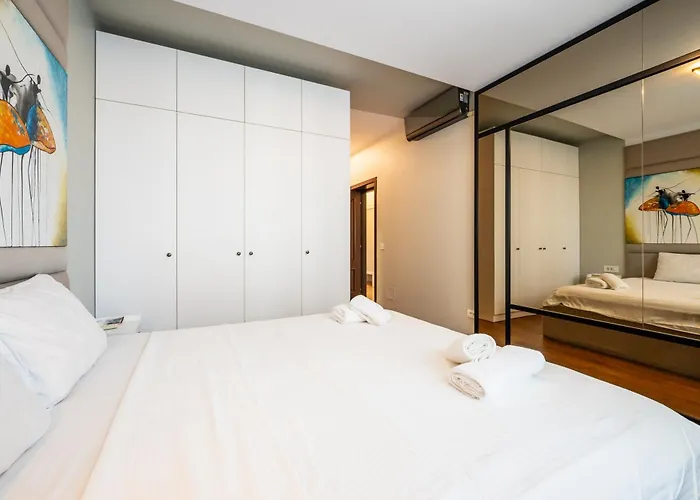 Artistic Touches Hideaway - Politehnica Park Views *