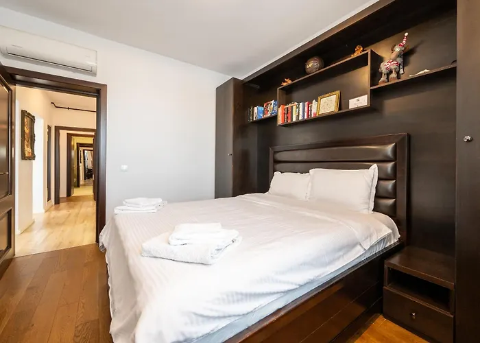 Artistic Touches Hideaway - Politehnica Park Views Apartment Bucharest