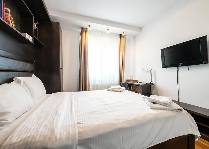 Apartment Artistic Touches Hideaway - Politehnica Park Views