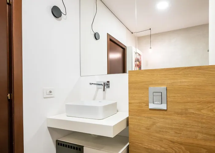 Artistic Touches Hideaway - Politehnica Park Views Apartment *